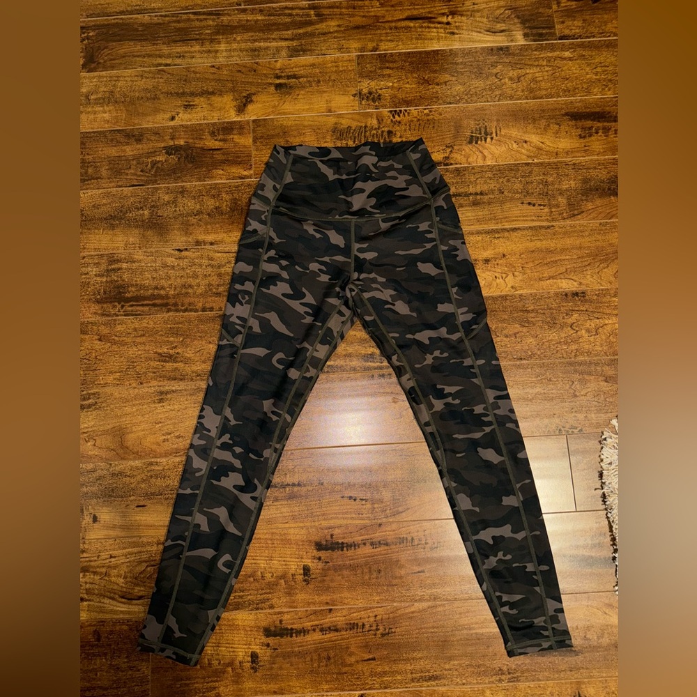 Women’s camo leggings